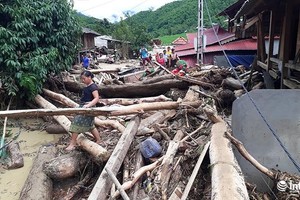 Sau lũ, bản Sa Ná ở Thanh Hóa trông như ngày tận thế