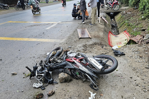 Xe máy va chạm ô tô, người đàn ông tử vong thương tâm