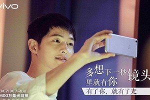 Ảnh quảng cáo điện thoại đốn tim khán giả của Song Joong Ki 