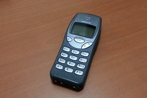 "Mổ xẻ" Nokia 3210 - ĐTDĐ đầu tiên xuất hiện ở Việt Nam