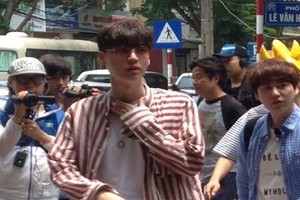 Ahn Jae Hyun, Kyuhyun gây xôn xao khi xuất hiện ở Hà Nội