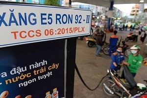 Đi tìm nguyên nhân giá xăng RON 95 âm thầm tăng 810 đồng/lít 