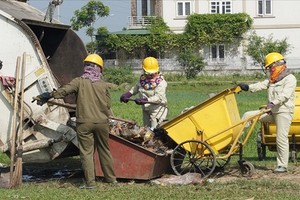 Thưởng tết bằng thuốc trừ sâu, phân bón: Nghịch lý nước chảy chỗ trũng