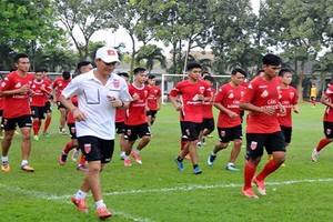 Bầu Thắng hành động, cựu vô địch V.League trước nguy cơ giải tán