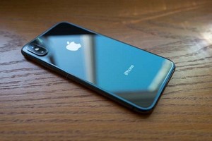 Hàng loạt iPhone X bất ngờ bị nứt kính phủ camera: Nguyên nhân do đâu?