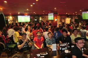 Quán cà phê, nhà hàng “cháy chỗ” xem chung kết AFF Cup 2018