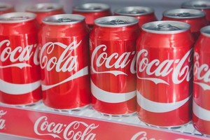 Coca-Cola quảng cáo phản cảm, gây tranh cãi: Chuyện không chỉ xảy ra ở Việt Nam