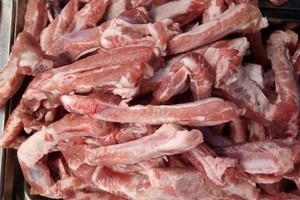 Sườn que giá 35.000 đồng/kg tràn ngập thị trường 