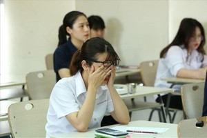 Hà Nội: Sĩ tử ôn thi lớp 10, cả tầng chung cư phải 'đi nhẹ, nói khẽ'