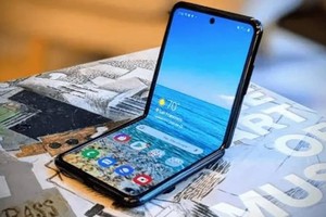 Samsung tung video khởi động điện thoại Galaxy Z Flip5 