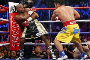 Video trận so găng lịch sử kịch tính giữa Mayweather và Pacquiao