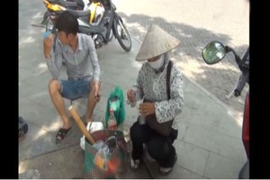 Trải nghiệm trà đá "xách tay" vừa bán vừa chạy ở HN