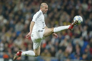 Cười lăn lộn với video hài hước về danh thủ Zidane