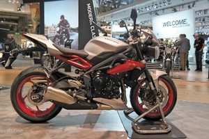 Mãn nhãn với Triumph Street Triple RX 2015