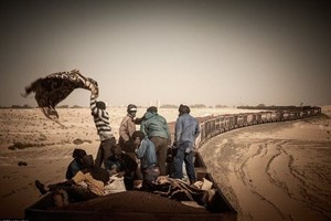 Vượt sa mạc Sahara trên đoàn tàu dài nhất thế giới