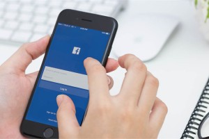 Người phát hờn, kẻ tẩy chay khi bị dùng giao diện Facebook mới