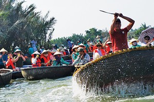 Ngồi thuyền thúng Hội An lọt top trải nghiệm trên thuyền hấp dẫn