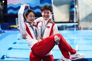 VĐV nhảy cầu đôi gây sốt vì cách ăn mừng độc lạ ở Olympic 2024