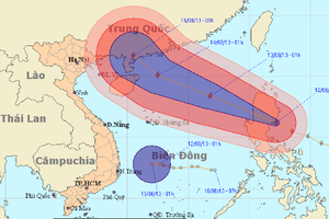 “Siêu bão” Utor giật cấp 17 vào biển Đông 