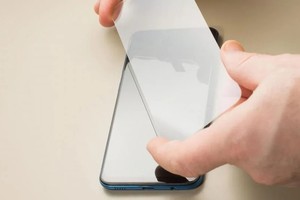 Smartphone có cần miếng dán bảo vệ màn hình?