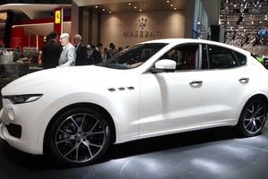 Soi SUV hạng sang Maserati Levante "đối thủ" BMW X6