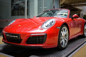 Soi loạt siêu xe Porsche 911 mới vừa ra mắt Việt Nam