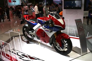 Siêu môtô Honda RC213V-S trị giá hơn 5 tỷ đồng tại VN