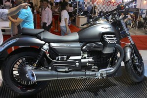 Xế khủng Moto Guzzi có gì để “đấu” Harley V-Rod tại VN?