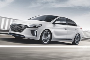 Hyundai nhận giải thưởng tại Đức nhờ “xe xanh” IONIQ