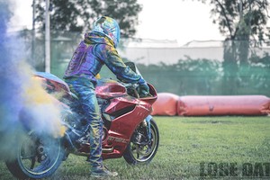 Ducati 899 Panigale "siêu ngầu" cùng stunter Việt