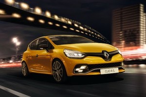 Soi “bé hạt tiêu” Renault Clio RS thể thao giá rẻ