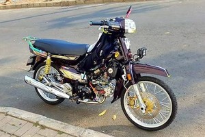 "Soi" Honda Dream kiểng lên đồ chơi độc tại Sài Gòn