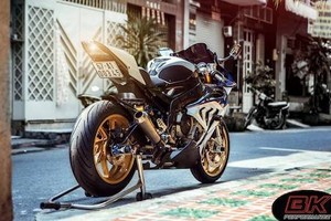 Dân chơi Việt chi hàng trăm triệu "độ" môtô BMW S1000RR