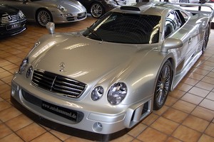 Soi siêu xe Mercedes CLK GTR “khủng nhất" hơn 60 tỷ