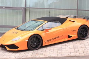 Soi “bò tót” mui trần Huracan Spyder độ giá 7,05 tỷ 