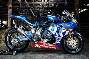 Suzuki GSX-R1000 “giật full” cấu hình xe đua cực khủng