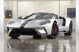 Vừa bán ra, siêu xe Ford GT đã có phiên bản “siêu nhẹ“