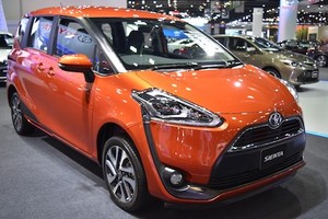 MPV 7 chỗ giá rẻ Toyota Sienta chỉ từ 494 triệu đồng