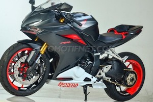 Môtô Honda CBR250RR ngầu hơn với "chân dài" Ducati