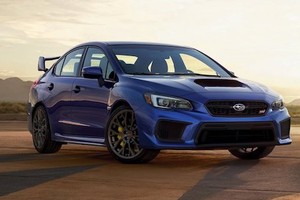 Soi sedan thể thao Subaru WRX STI 2018 giá 820 triệu