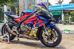 Siêu môtô BMW S1000RR độ đồ chơi hàng hiệu tại VN