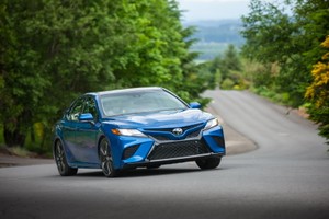 Toyota Camry 2018 “chốt giá” từ 534 triệu