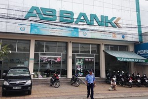 Hàng loạt sếp ABBank lừa đảo khiến khách hàng khiếp vía?