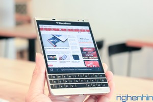 Ảnh thực tế điện thoại BlackBerry Passport vỏ bạc tại Việt Nam