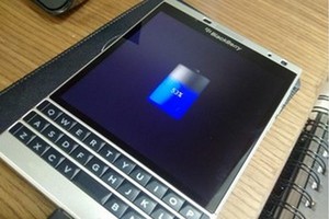 Bất ngờ với hình ảnh BlackBerry Passport Silver Edition chạy Android