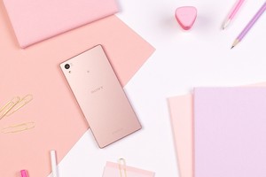 Tận mục điện thoại Xperia Z5 phiên bản màu hồng