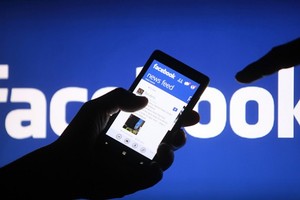  Dùng Facebook để theo dõi xem bọn bạn... đi ngủ chưa