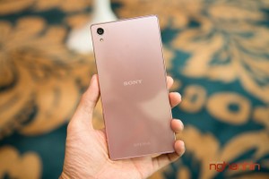 Trên tay điện thoại Xperia Z5 Premium màu hồng, giá giảm 2 triệu