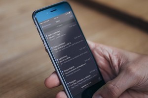 iPhone “siêu ngầu” với chế độ Dark Mode trên iOS 10