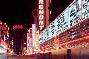 Ngỡ ngàng khung cảnh ban đêm ở Las Vegas thập niên 1970